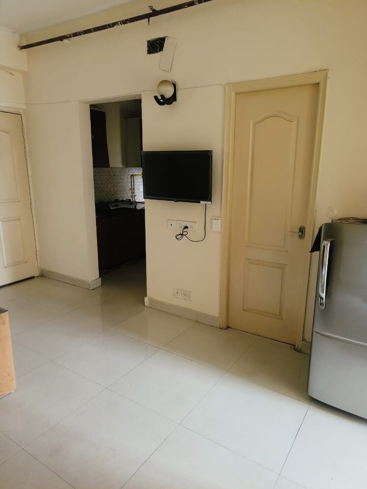 Room, maxblis-grand-wellington 1 Bedroom 615 Sq.Ft. Apartment In Sector 75 Noida 8617367