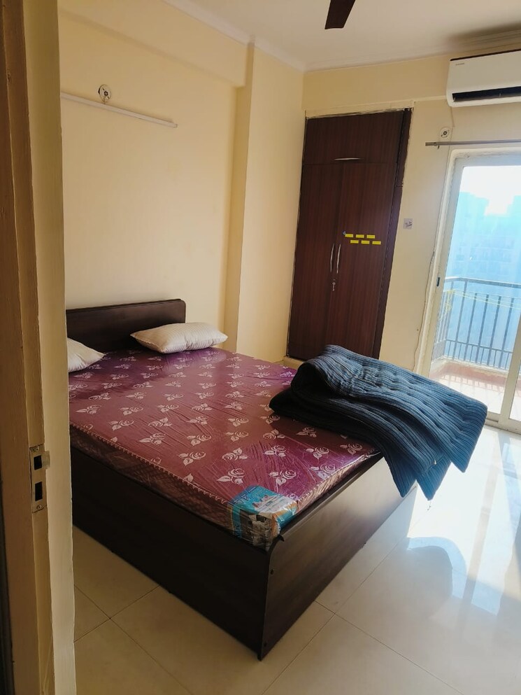 Bedroom, maxblis-grand-wellington 1 Bedroom 615 Sq.Ft. Apartment In Sector 75 Noida 8617367