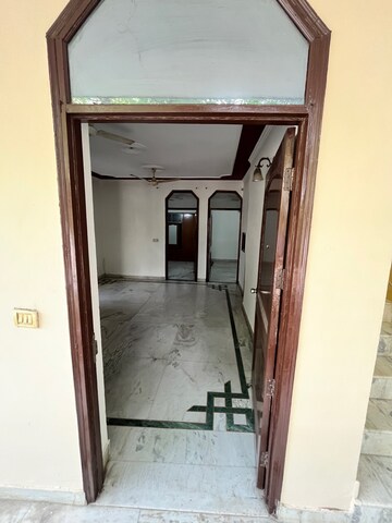 Building Lobby in 2 BHK Builder Floor at Sikanderpur Ghosi – for Rent