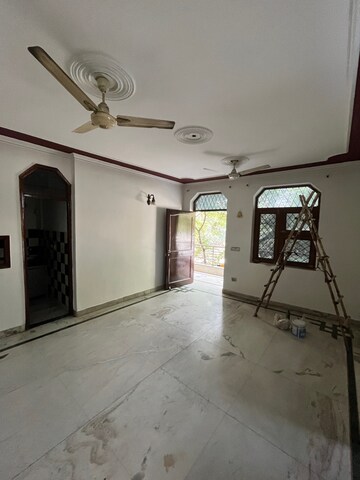 Living Room in 2 BHK Builder Floor at Sikanderpur Ghosi – for Rent
