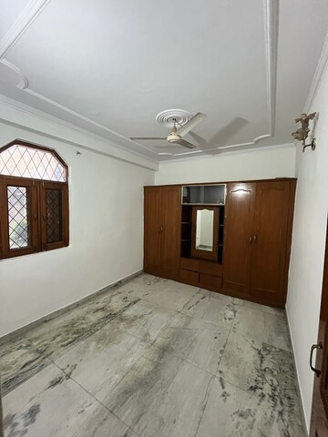 Bedroom in 2 BHK Builder Floor at Sikanderpur Ghosi – for Rent