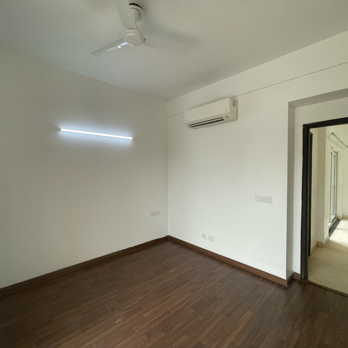 3 BHK + Pooja Room,Servant Room,Study Room,Extra Room Builder Floor For Rent in BPTP Amstoria