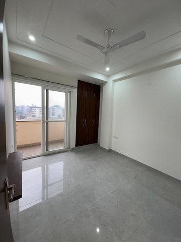 Room in 2 BHK Apartment at Sushant Lok 2, Sector 57 – for Rent