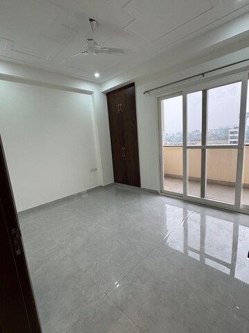 Room in 2 BHK Apartment at Sushant Lok 2, Sector 57 – for Rent