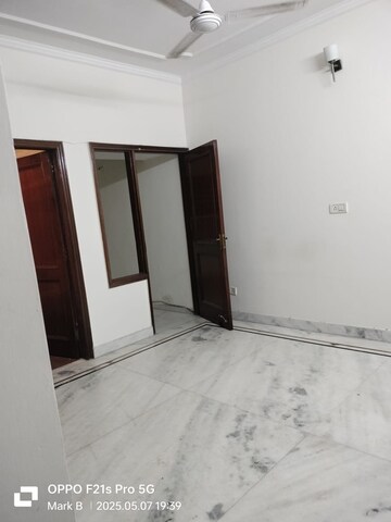 Room in 2 BHK Apartment at Vasant Kunj – for Rent