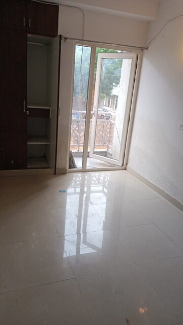 Room in 2 BHK Apartment at Vasant Kunj – for Rent