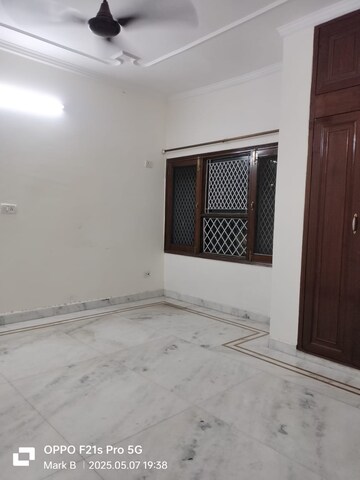 Room in 2 BHK Apartment at Vasant Kunj – for Rent
