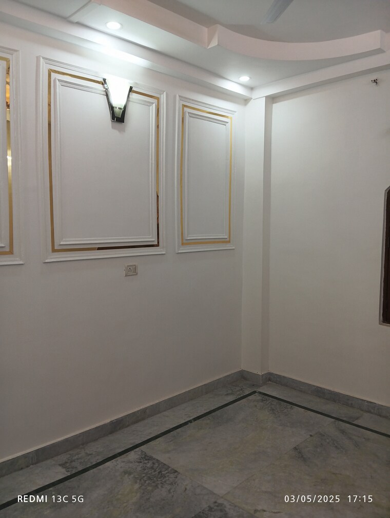 Room, dilshad garden 3 Bedroom 900 Sq.Ft. Apartment In Dilshad Garden Delhi 8617587