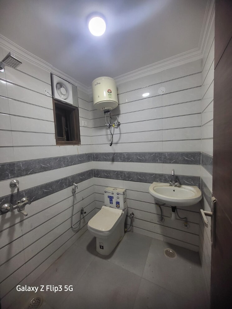 Bathroom, saket 2 Bedroom 1200 Sq.Ft. Apartment In Saket Delhi 8617584