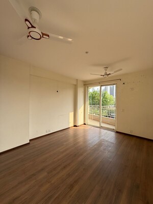 Room in 3 BHK Apartment at DLF The Skycourt, Sector 86 – for Sale