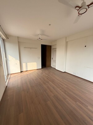 Room in 3 BHK Apartment at DLF The Skycourt, Sector 86 – for Sale