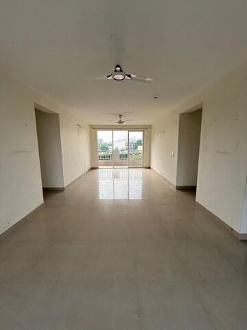 Room in 3 BHK Apartment at DLF The Skycourt, Sector 86 – for Sale