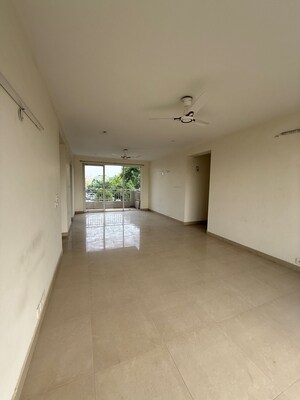 Room in 3 BHK Apartment at DLF The Skycourt, Sector 86 – for Sale