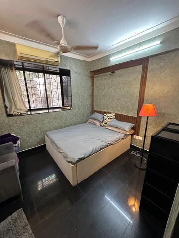 Bedroom in 1 BHK Apartment at Bandra West – for Rent