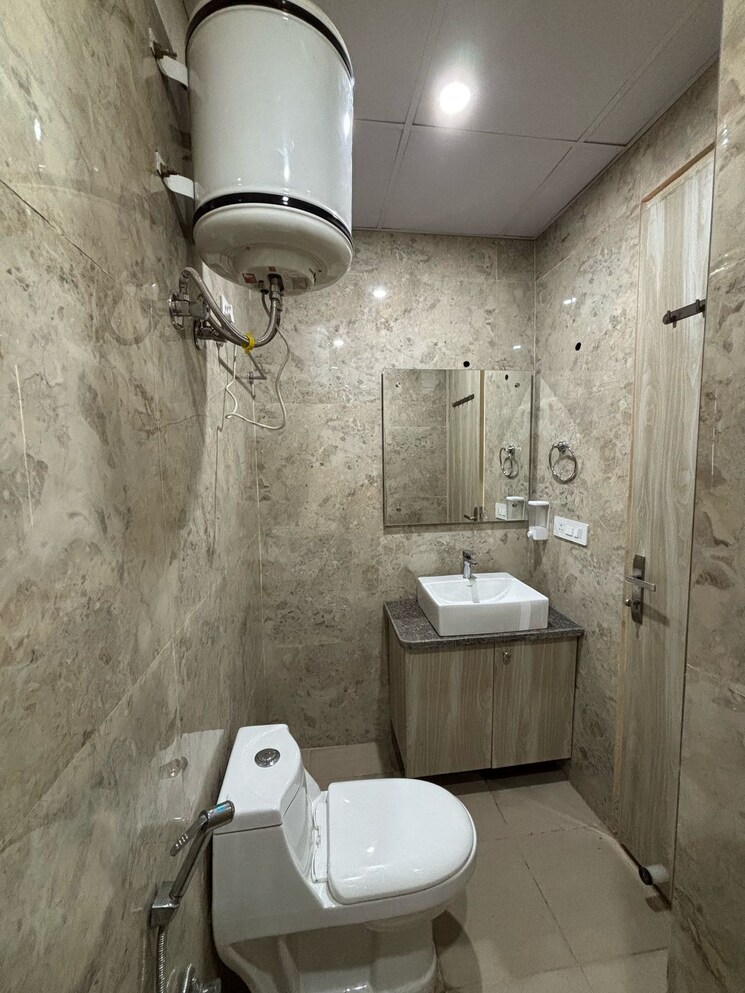 Bathroom, ansal-sushant-apartments 3 Bedroom 215 Sq.Ft. Builder Floor In Sushant Lok I Gurgaon 8617640