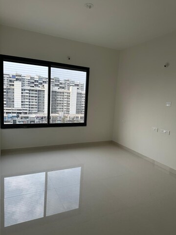 Room in 2 BHK Apartment at Kumar Palmspring Towers, Undri – for Rent