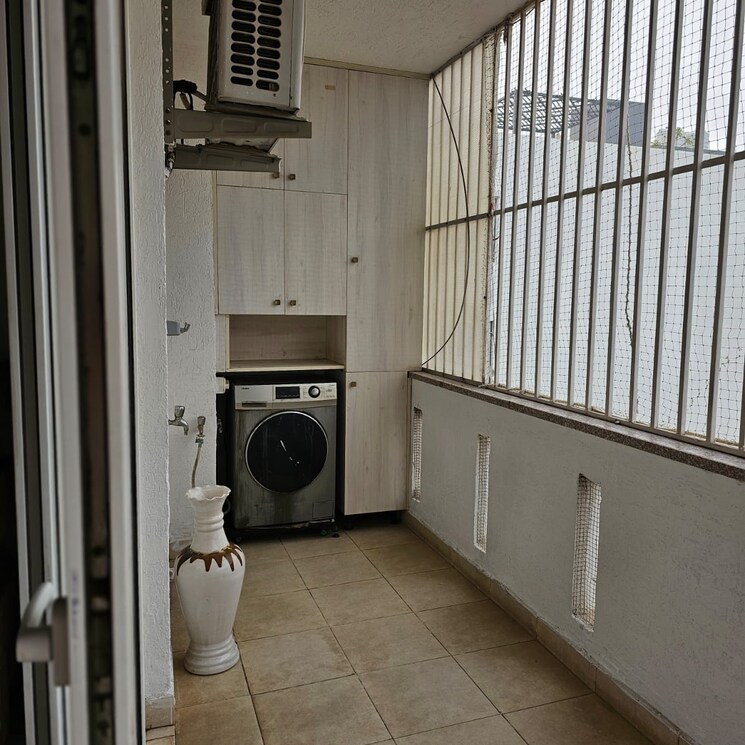 Bathroom, hong-kong-bazaar 4 Bedroom 300 Sq.Yd. Builder Floor In Sector 56 Gurgaon 8617720