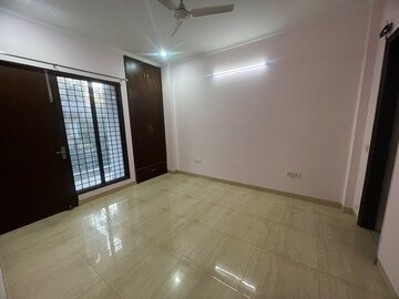 Room in 3 BHK Apartment at Saurabh Niwas, Sector 40 – for Rent