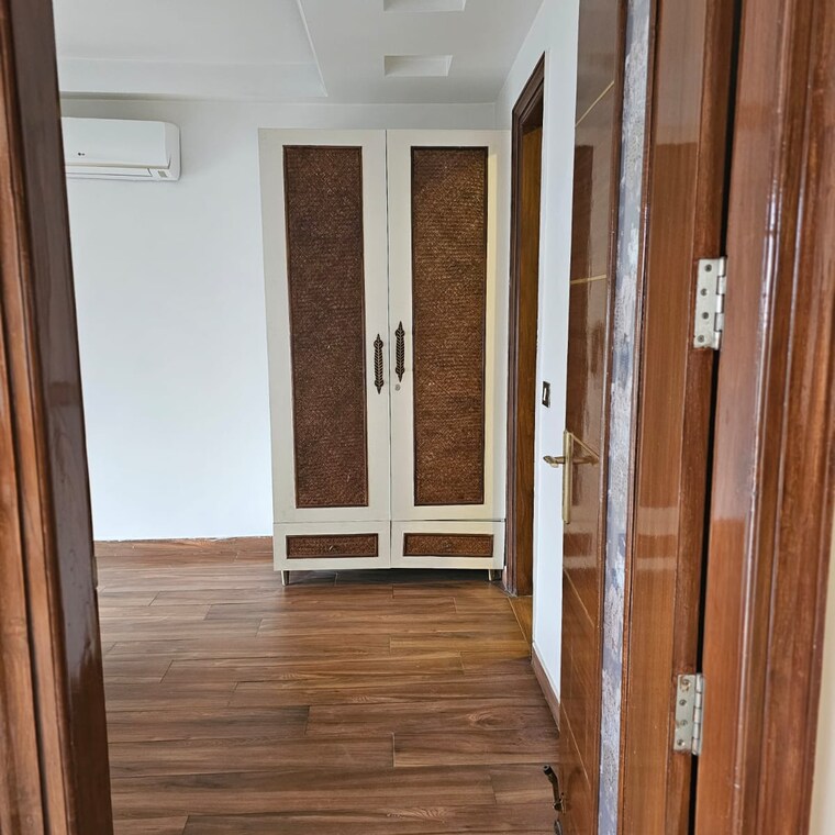 Room, hong-kong-bazaar 4 Bedroom 300 Sq.Yd. Builder Floor In Sector 56 Gurgaon 8617720