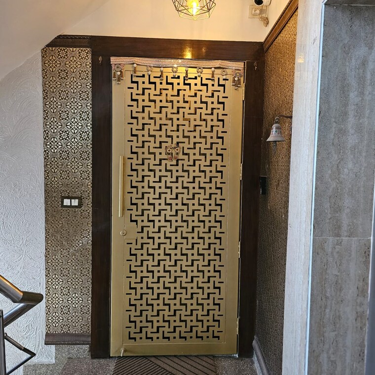 Bedroom, hong-kong-bazaar 4 Bedroom 300 Sq.Yd. Builder Floor In Sector 56 Gurgaon 8617720