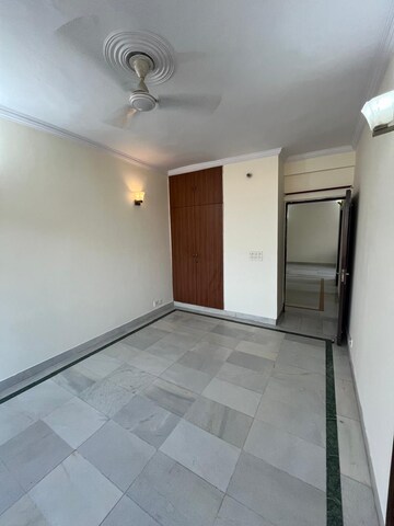 Room in 3 BHK Builder Floor at Ansal Sushant Apartments, Sushant Lok I – for Rent
