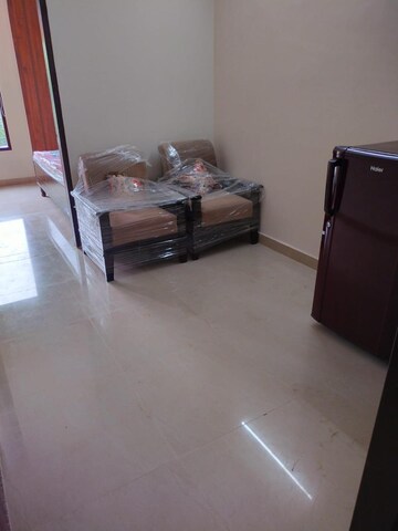 Furnished Amenities in 3 BHK Apartment at Huda Market, Sector 31 – for Rent