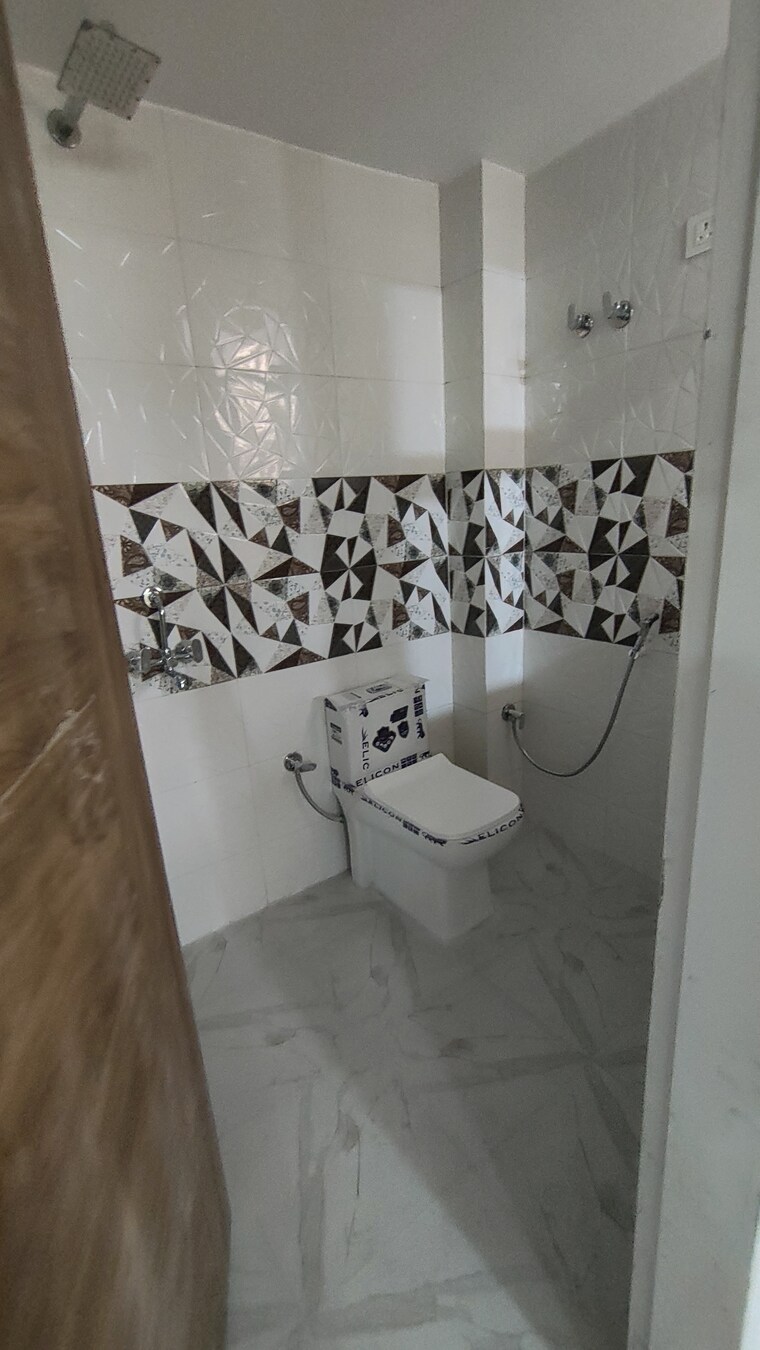 Bathroom, khanpur 2 Bedroom 65 Sq.Yd. Apartment In Khanpur Delhi 8617767