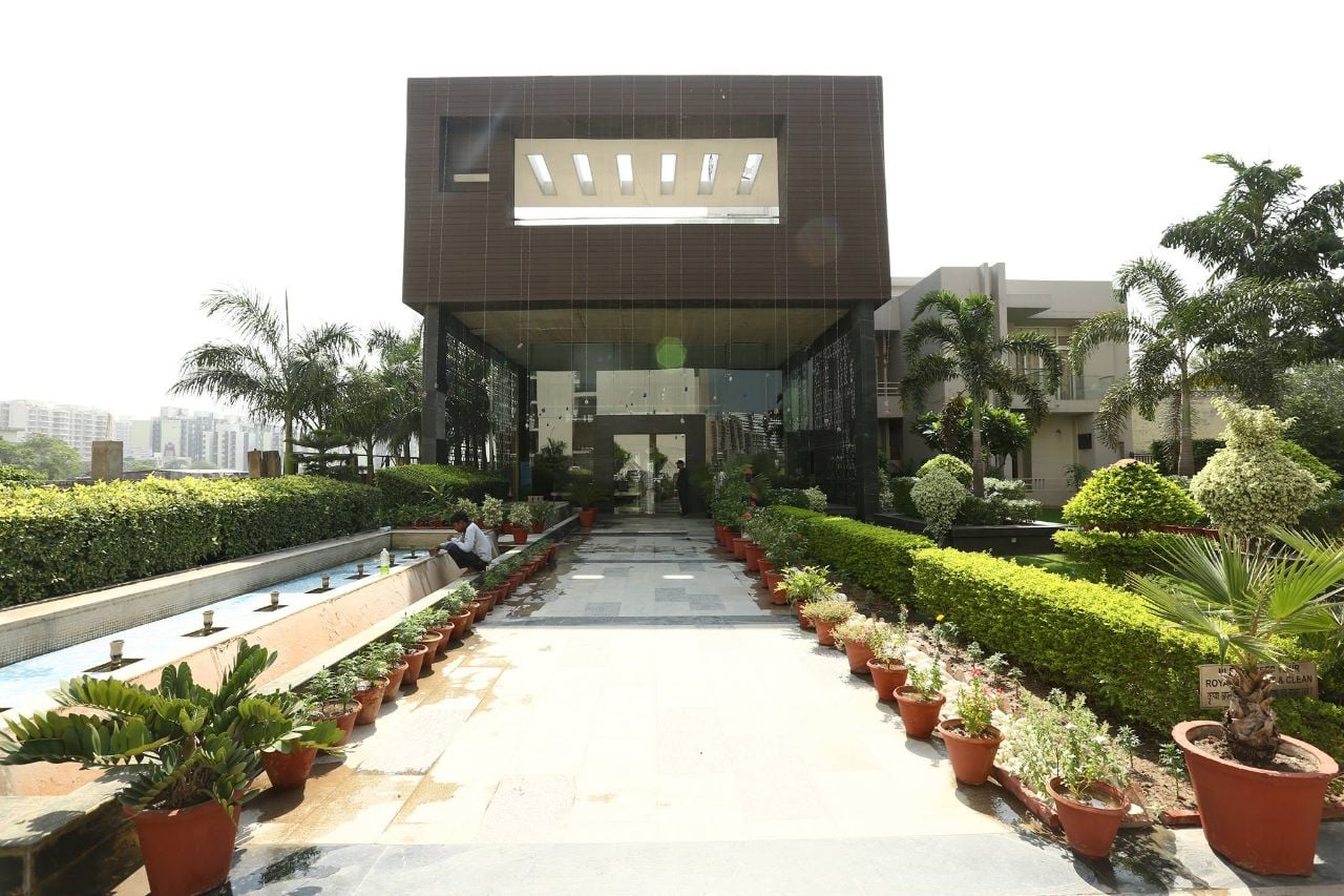 3 BHK + Pooja Room,Servant Room Apartment For Rent in Motia Citi Royal Business Park