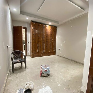 Room in 4 BHK Builder Floor at Vasant Kunj – for Sale