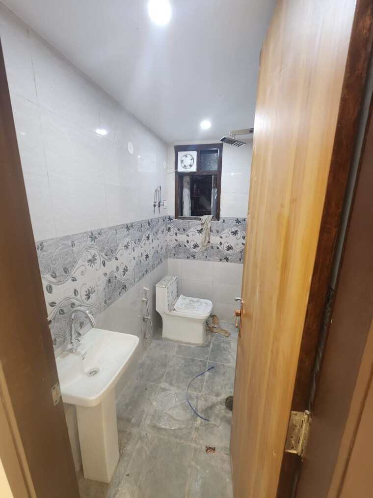 Attached Bathroom, mehrauli 3 Bedroom 1200 Sq.Ft. Apartment In Mehrauli Delhi 8617827
