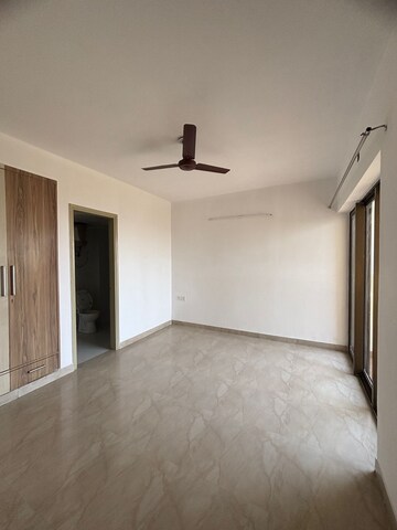 Room in 2 BHK Apartment at Quantum Homes, Raj Nagar Extension – for Sale