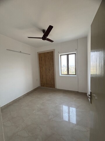 Room in 2 BHK Apartment at Quantum Homes, Raj Nagar Extension – for Sale