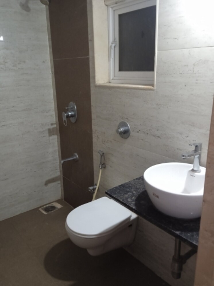 Attached Bathroom, andheri west 1.5 Bedroom 800 Sq.Ft. Apartment In Andheri West Mumbai 8617930