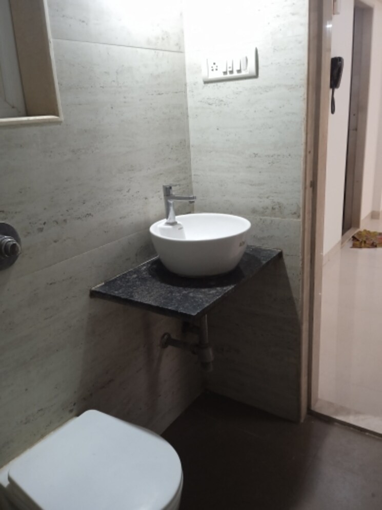 Bathroom, andheri west 1.5 Bedroom 800 Sq.Ft. Apartment In Andheri West Mumbai 8617930