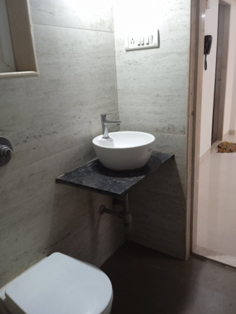 Bathroom, andheri west 1.5 Bedroom 800 Sq.Ft. Apartment In Andheri West Mumbai 8617930