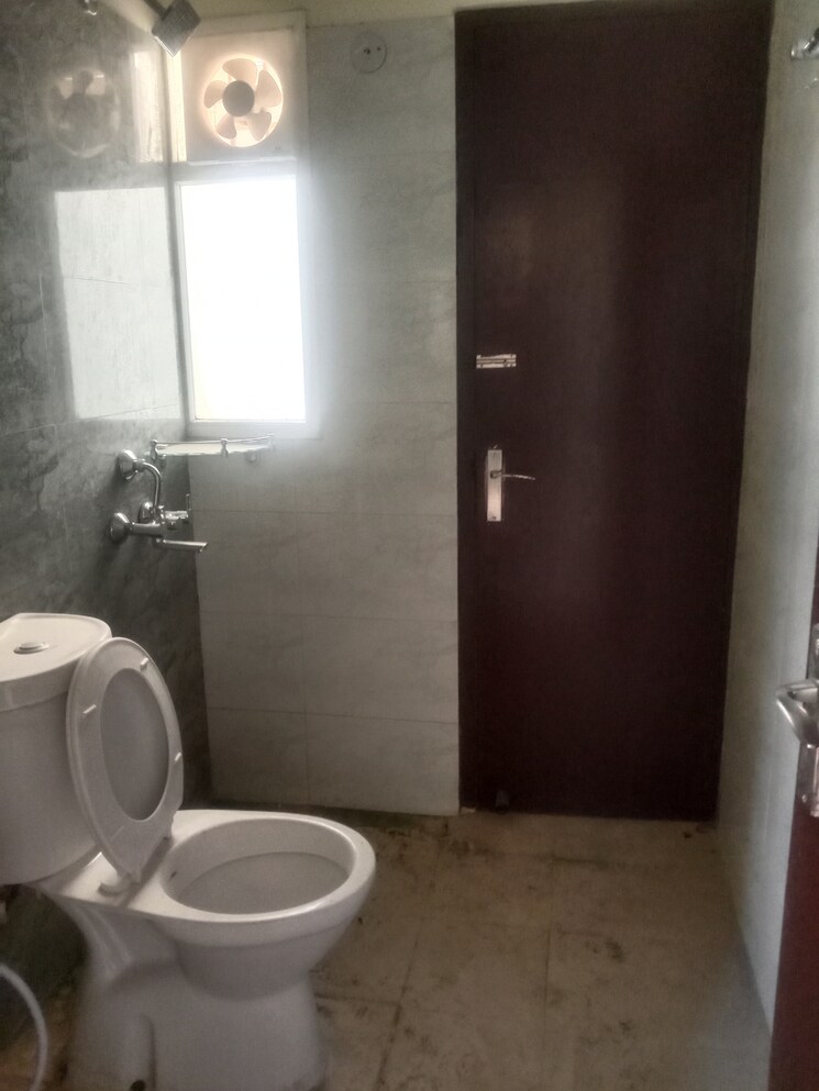 Bathroom, amrapali-ivory-heights 2 Bedroom 1100 Sq.Ft. Apartment In Amrapali Dream Valley Greater Noida 8617944