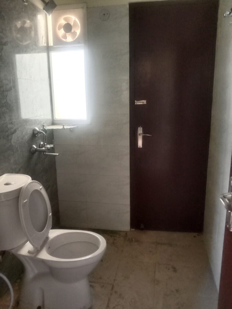 Bathroom, amrapali-ivory-heights 2 Bedroom 1100 Sq.Ft. Apartment In Amrapali Dream Valley Greater Noida 8617944