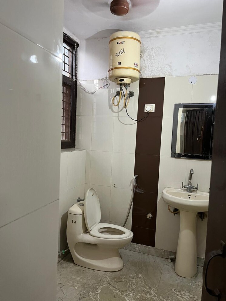 Attached Bathroom, sector 22 2 Bedroom 1600 Sq.Ft. Independent House In Sector 22 Gurgaon 8617980