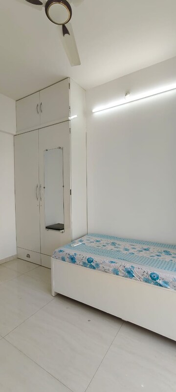 Room in 2 BHK Apartment at Triveni Majesta, Kalyan West – for Rent