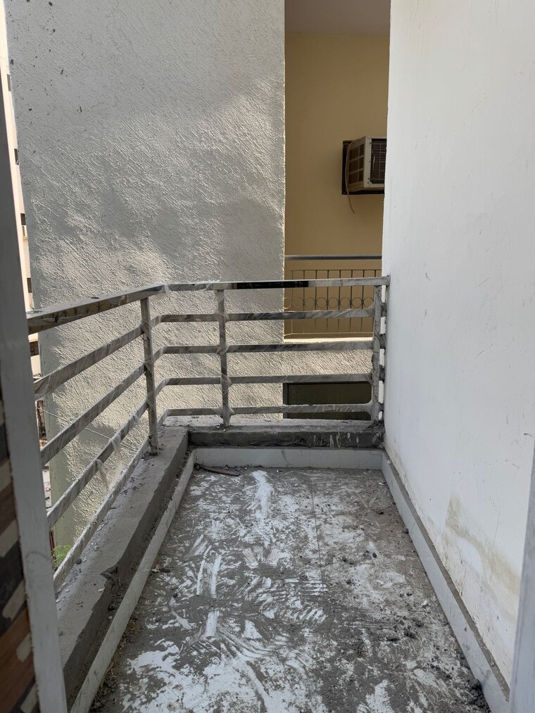 Balcony, khanpur 2 Bedroom 65 Sq.Yd. Apartment In Khanpur Delhi 8618052