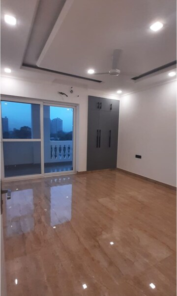 Room in 4 BHK Builder Floor at Sector 81 – for Sale