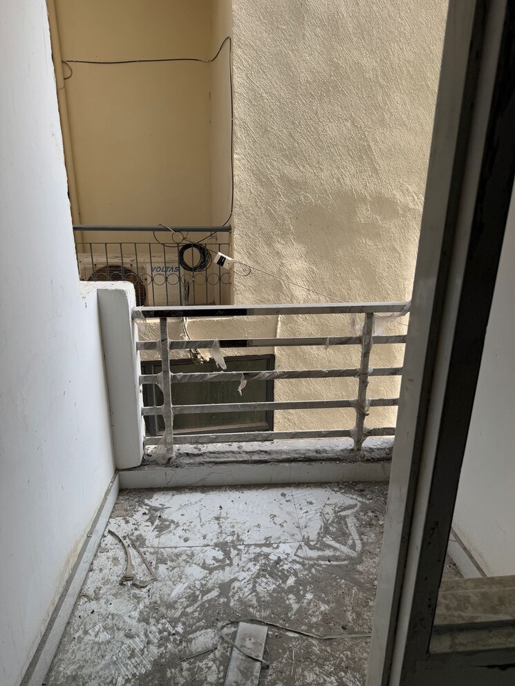 Balcony, khanpur 2 Bedroom 65 Sq.Yd. Apartment In Khanpur Delhi 8618052