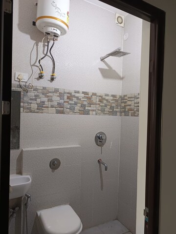Bathroom in 4 BHK Apartment at Eros Rosewood Villas, Sector 50 – for Rent