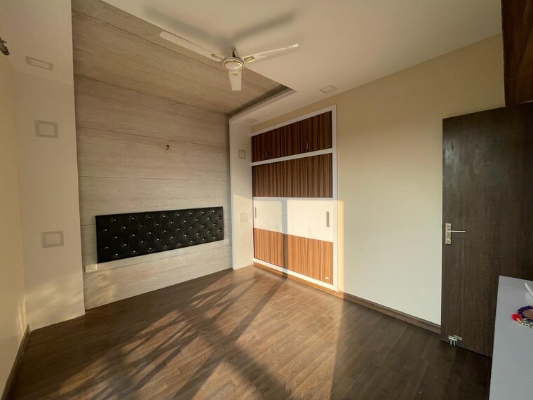 Room, bptp-amstoria 3 Bedroom 1924 Sq.Ft. Builder Floor In Sector 102 Gurgaon 8618162