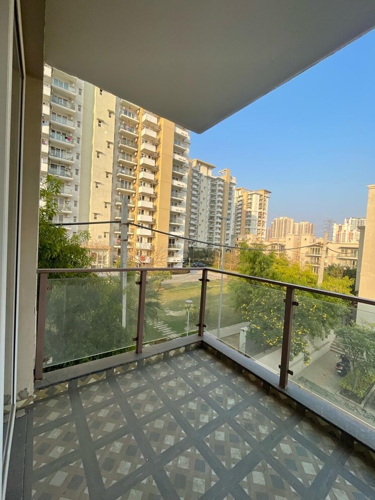 Balcony, bptp-amstoria 3 Bedroom 1924 Sq.Ft. Builder Floor In Sector 102 Gurgaon 8618162