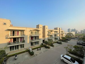 3 BHK Builder Floor For Sale in BPTP Amstoria, Sector 102