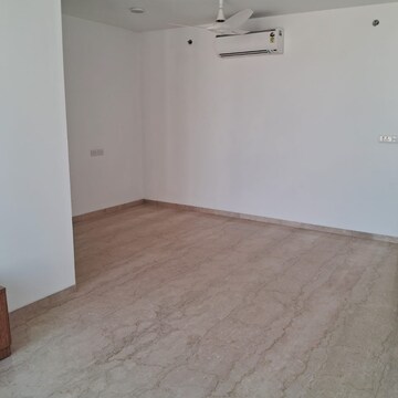 Room in 4 BHK Apartment at Oberoi Sky City, Khande Rao Dongari – for Rent