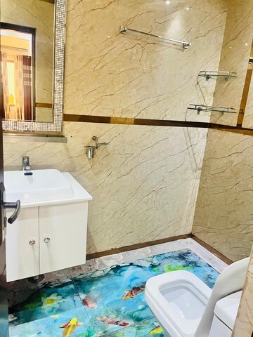 Bathroom in 3.5 BHK Builder Floor at Ardee City Palm Grove Heights, Sector 52 – for Rent