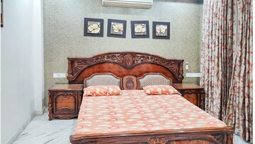 Bedroom in 3 BHK Apartment at Relaxo Apartment, Sector 46 – for Rent
