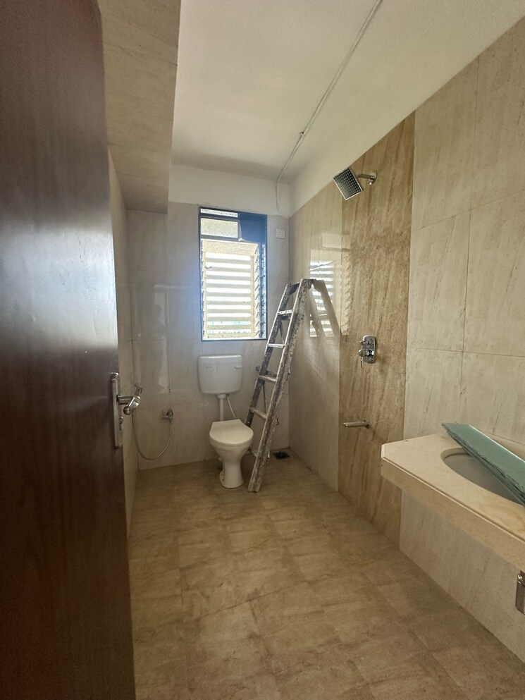 Bathroom, om-park-view 4 Bedroom 1550 Sq.Ft. Apartment In Barrister Nath Pai Nagar Mumbai 8618341